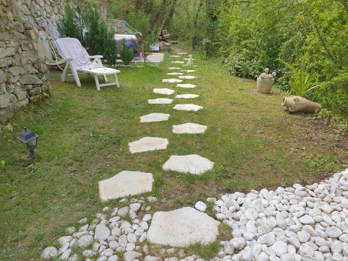 Chalet Type Studio De Charme Avec Jacuzzi Guest House Touet-de-l'Escarene Luaran gambar